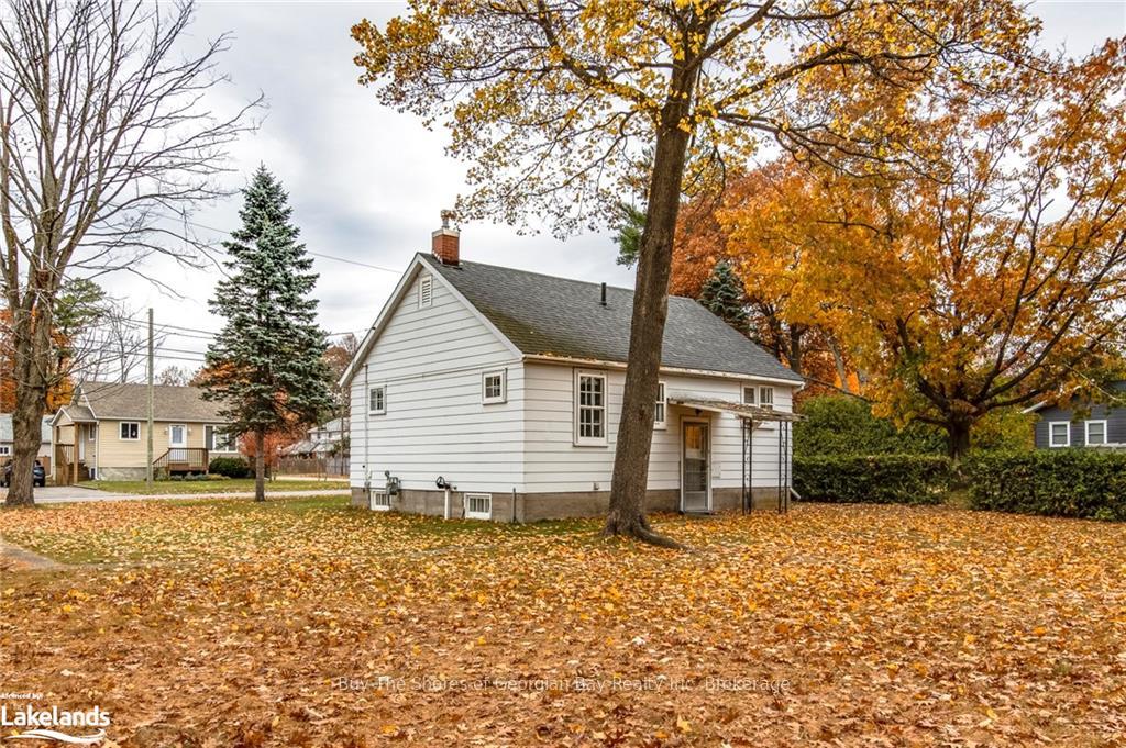 Photo 15 of 381 David Street E, Gravenhurst, Muskoka (S) — HOMEH