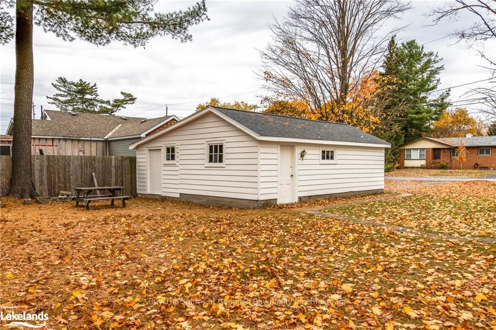 Photo 16 of 381 David Street E, Gravenhurst, Muskoka (S) — HOMEH