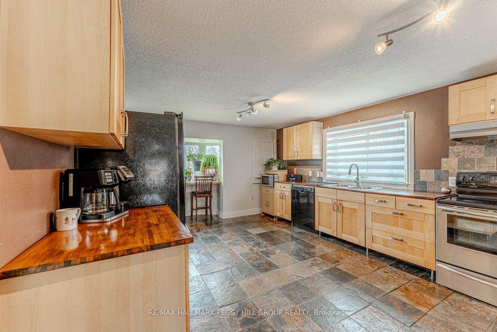 Photo 2 of 20 Ferris Lane, Barrie, Cundles East — HOMEH