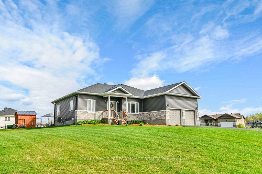 Photo 4 of 3569 Crosswind Crescent, Ottawa, Osgoode — HOMEH