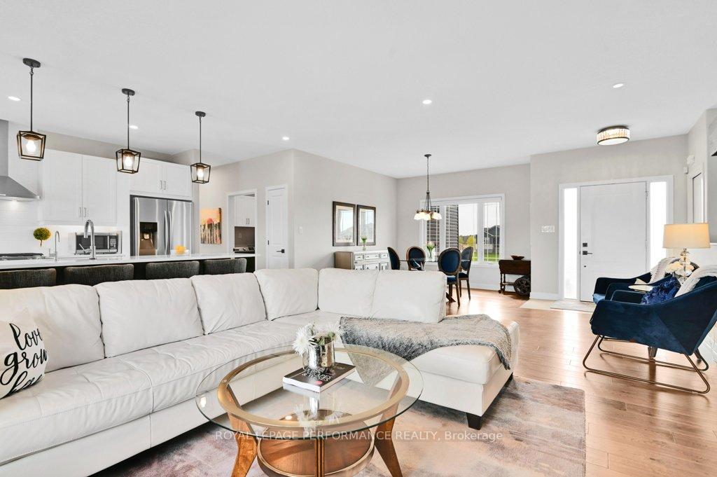 Photo 7 of 3569 Crosswind Crescent, Ottawa, Osgoode — HOMEH