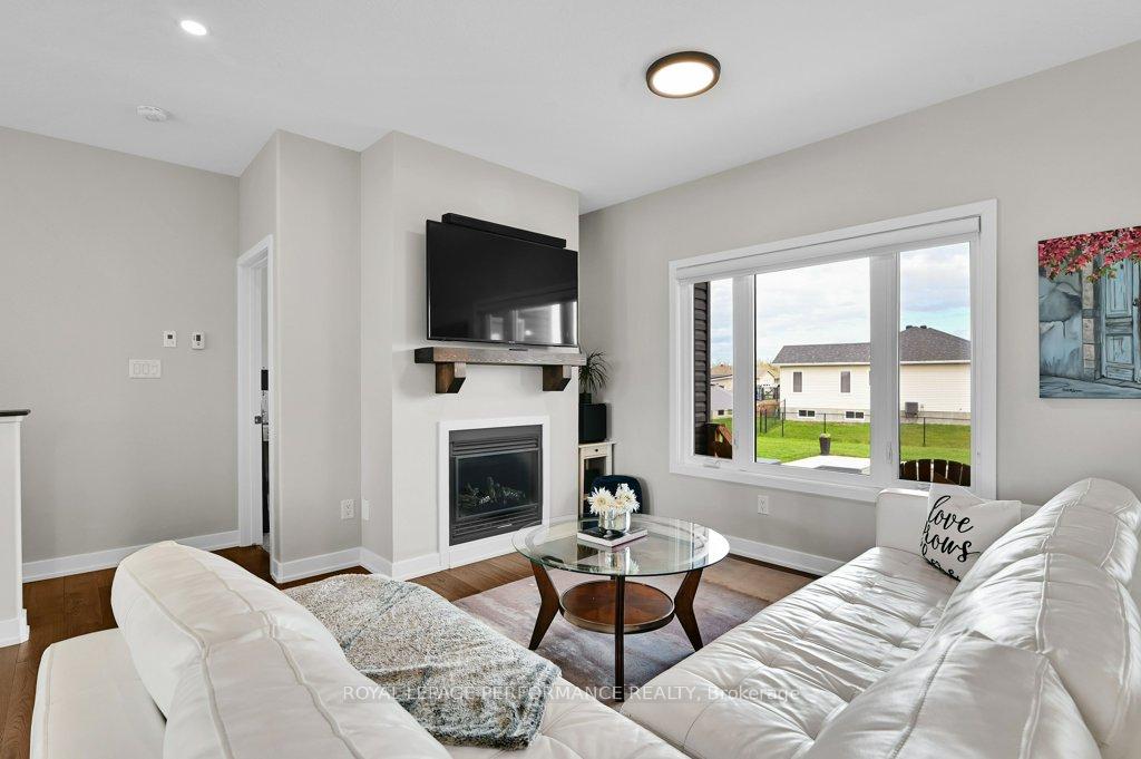 Photo 9 of 3569 Crosswind Crescent, Ottawa, Osgoode — HOMEH