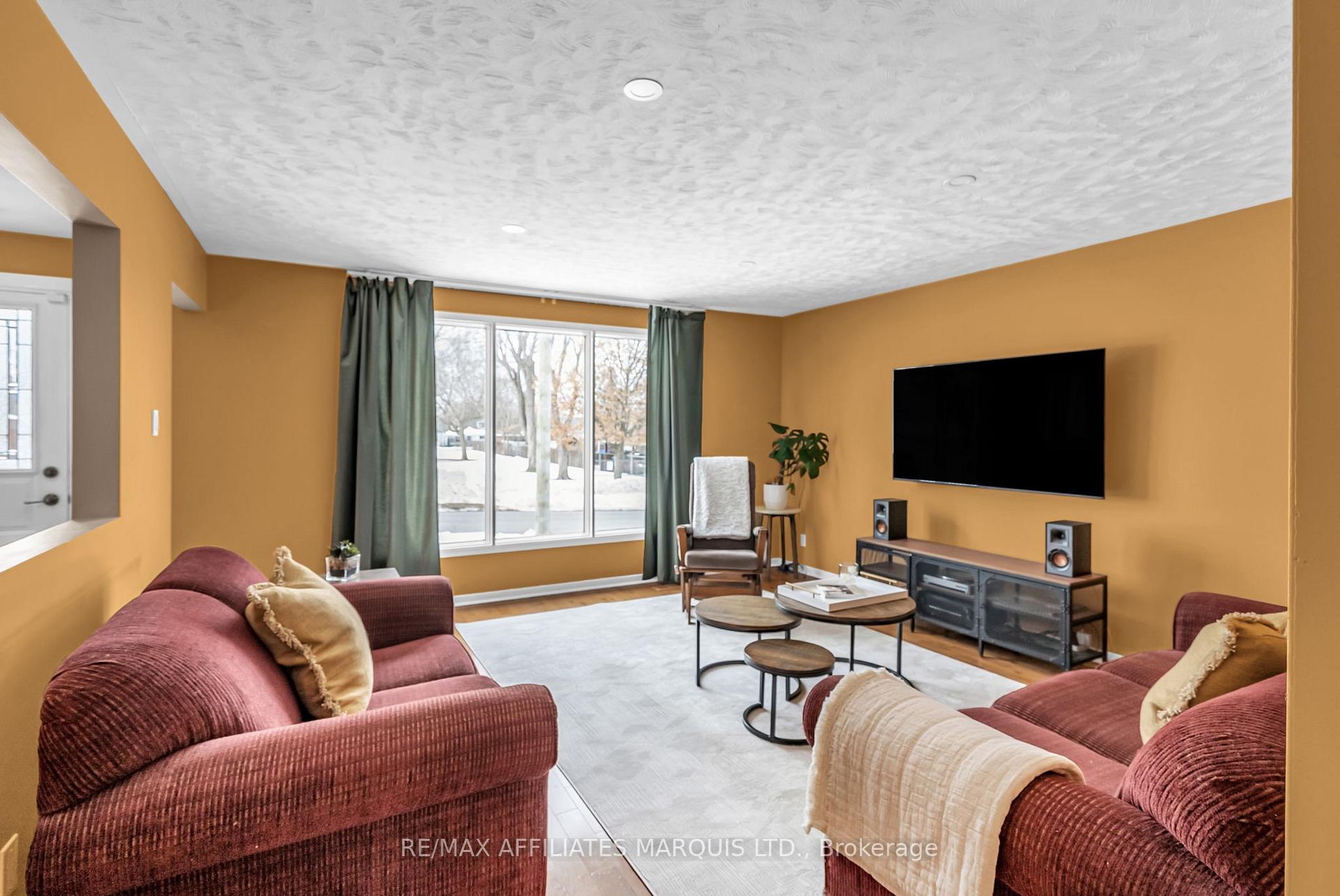 Photo 4 of 216 Jarvis Street, Cornwall — HOMEH