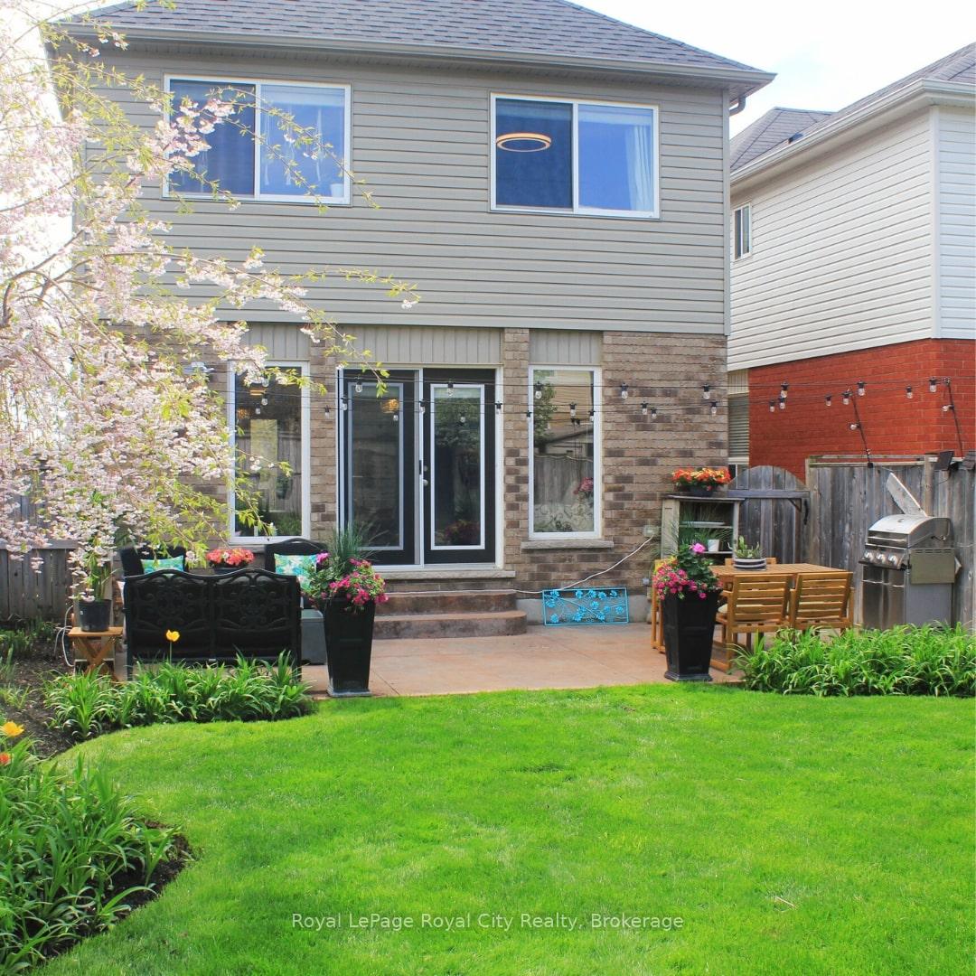 Photo 6 of 33 Bowen Drive, Guelph, Victoria North — HOMEH