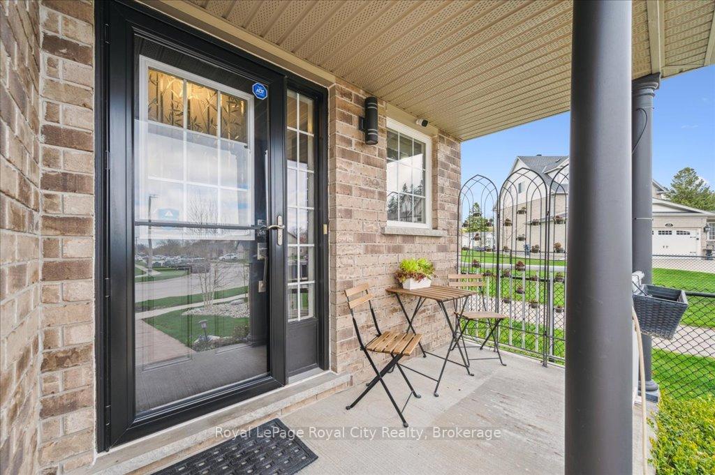 Photo 7 of 33 Bowen Drive, Guelph, Victoria North — HOMEH