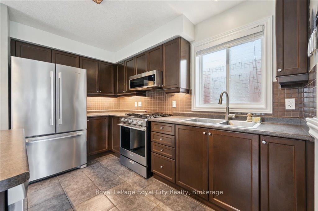 Photo 13 of 33 Bowen Drive, Guelph, Victoria North — HOMEH