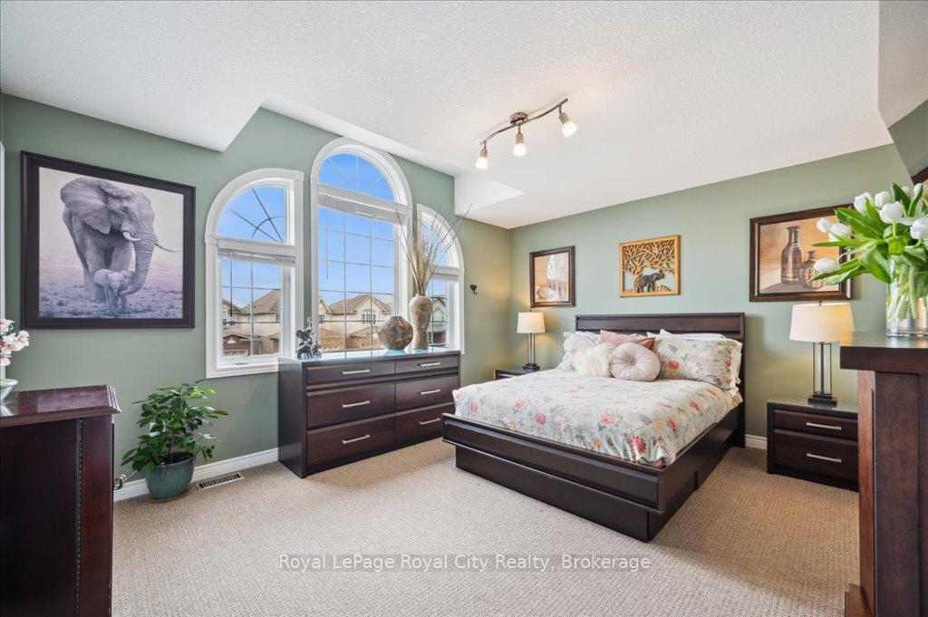 Photo 25 of 33 Bowen Drive, Guelph, Victoria North — HOMEH