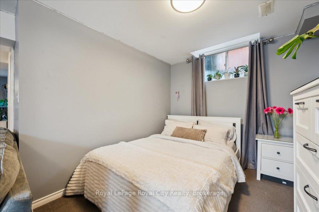 Photo 32 of 33 Bowen Drive, Guelph, Victoria North — HOMEH