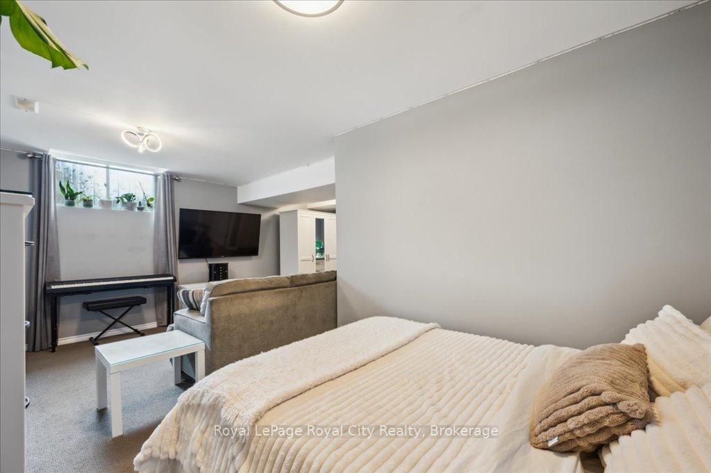 Photo 33 of 33 Bowen Drive, Guelph, Victoria North — HOMEH