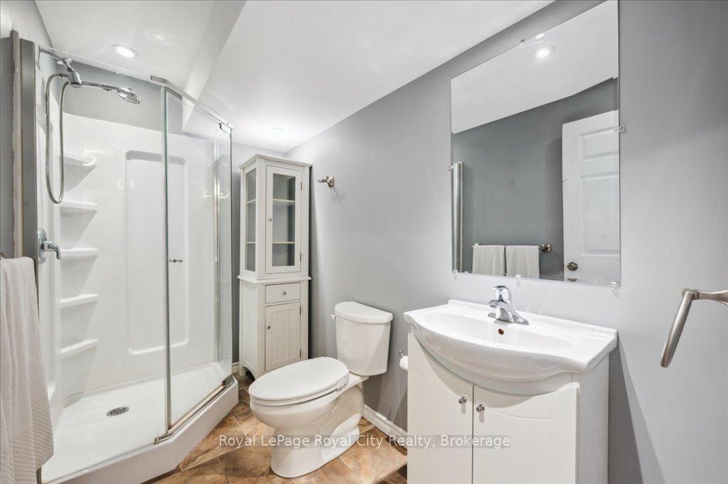 Photo 34 of 33 Bowen Drive, Guelph, Victoria North — HOMEH