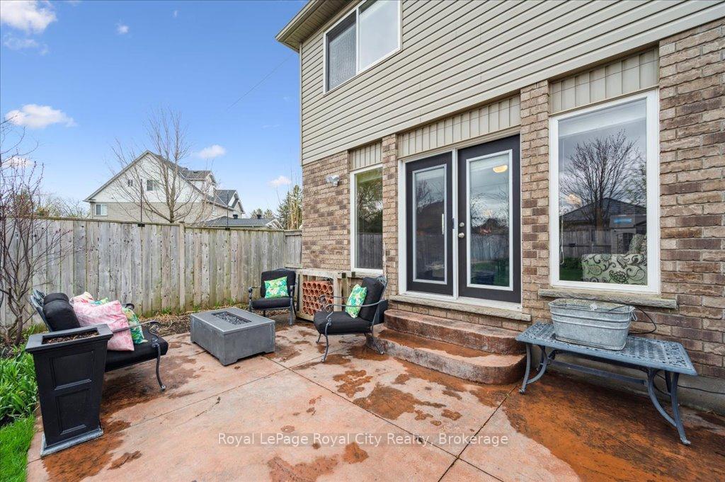 Photo 35 of 33 Bowen Drive, Guelph, Victoria North — HOMEH