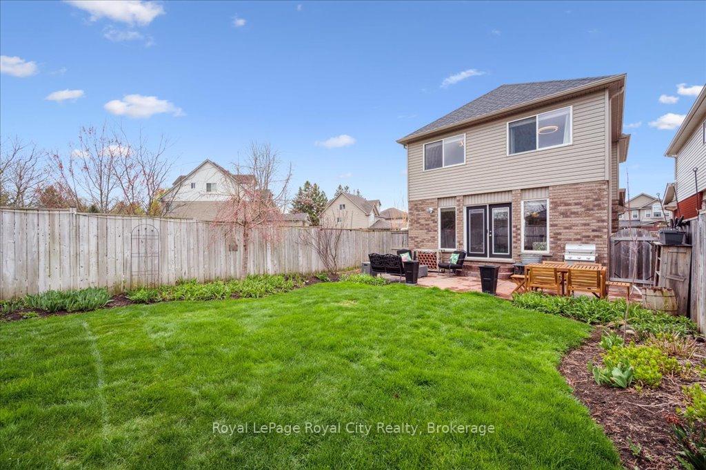 Photo 39 of 33 Bowen Drive, Guelph, Victoria North — HOMEH