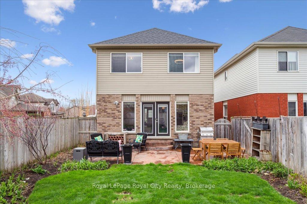 Photo 41 of 33 Bowen Drive, Guelph, Victoria North — HOMEH