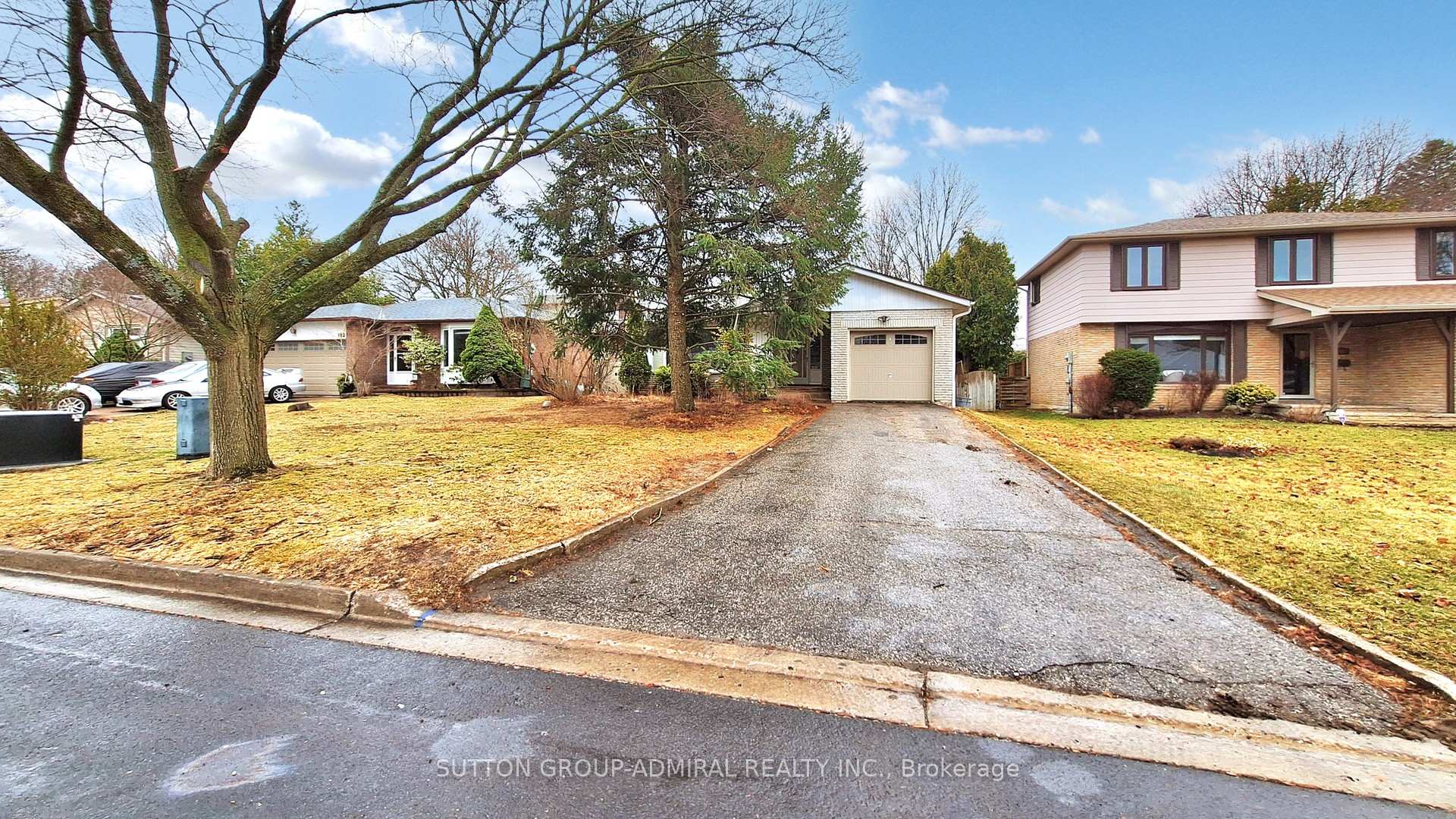 Front of 182 bayview fairways Drive