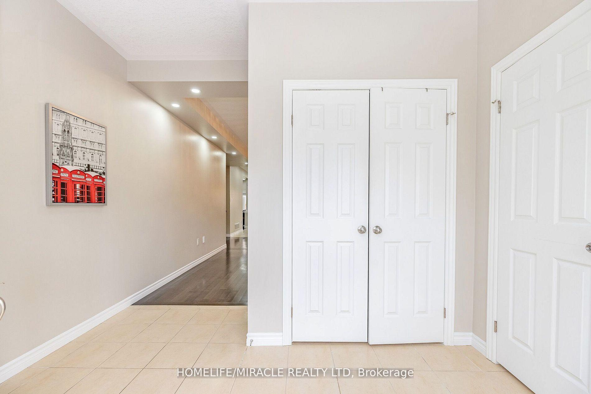Photo 2 of 11 Monkton Circle, Brampton, Credit Valley — HOMEH
