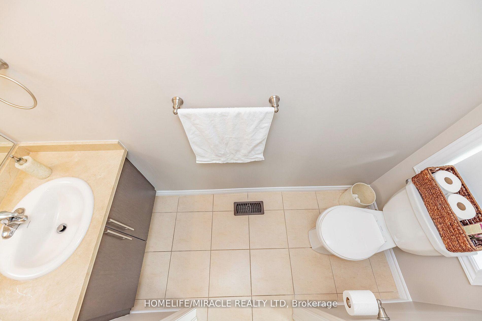 Photo 5 of 11 Monkton Circle, Brampton, Credit Valley — HOMEH