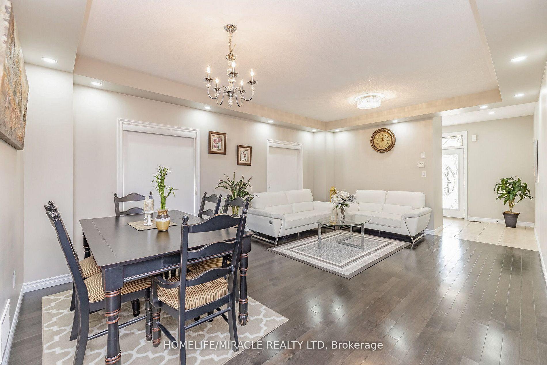 Photo 3 of 11 Monkton Circle, Brampton, Credit Valley — HOMEH