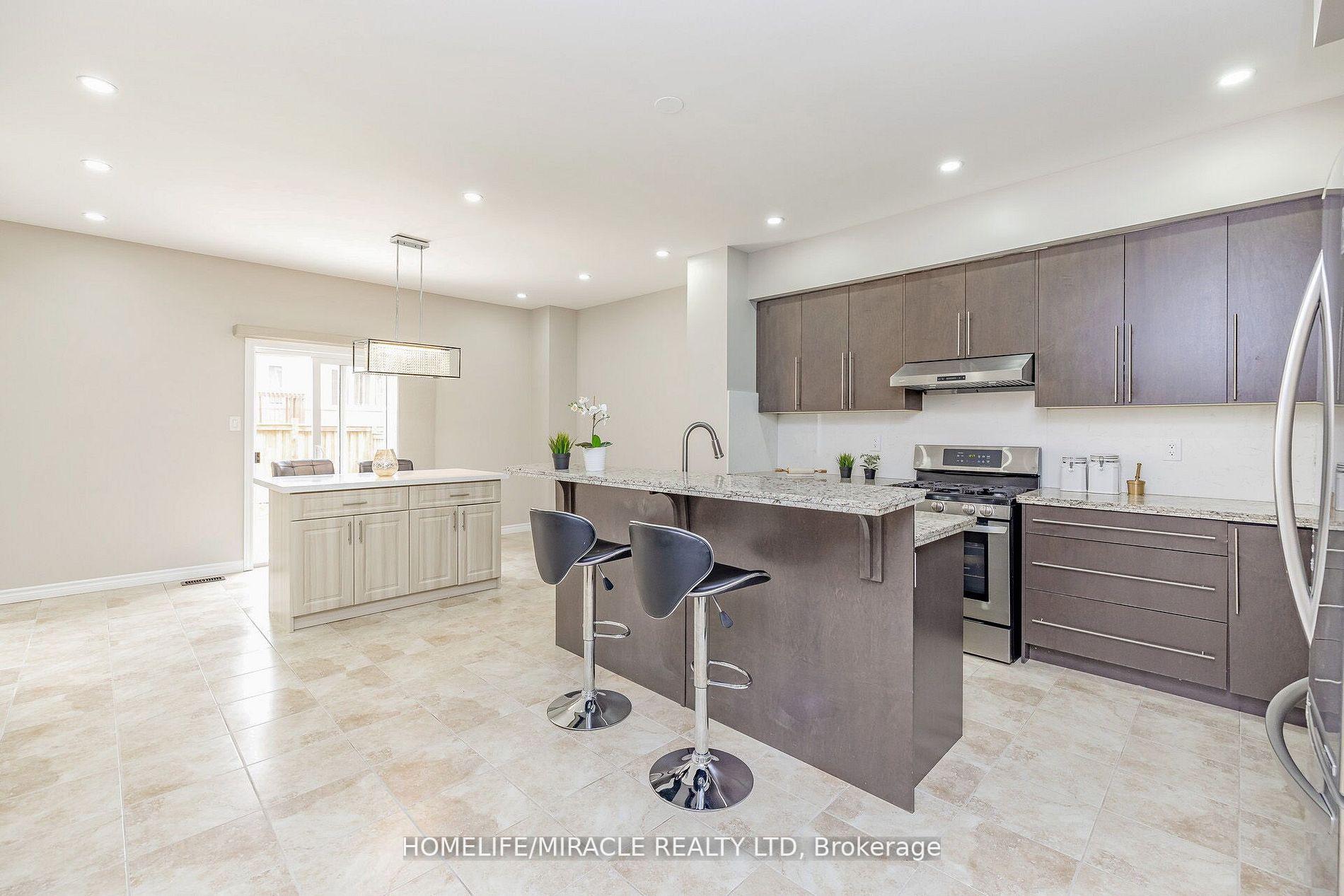 Photo 7 of 11 Monkton Circle, Brampton, Credit Valley — HOMEH