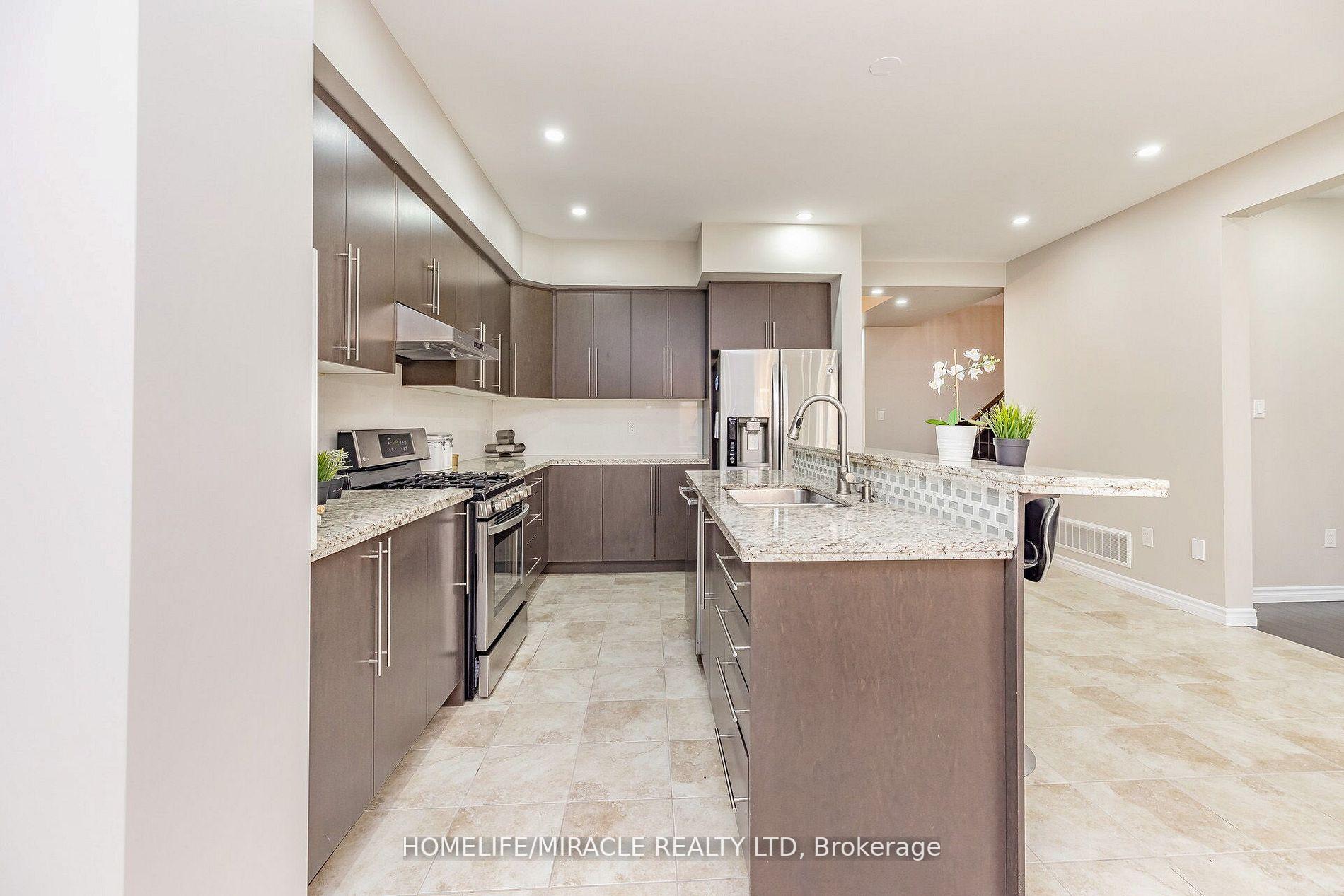 Photo 37 of 11 Monkton Circle, Brampton, Credit Valley — HOMEH