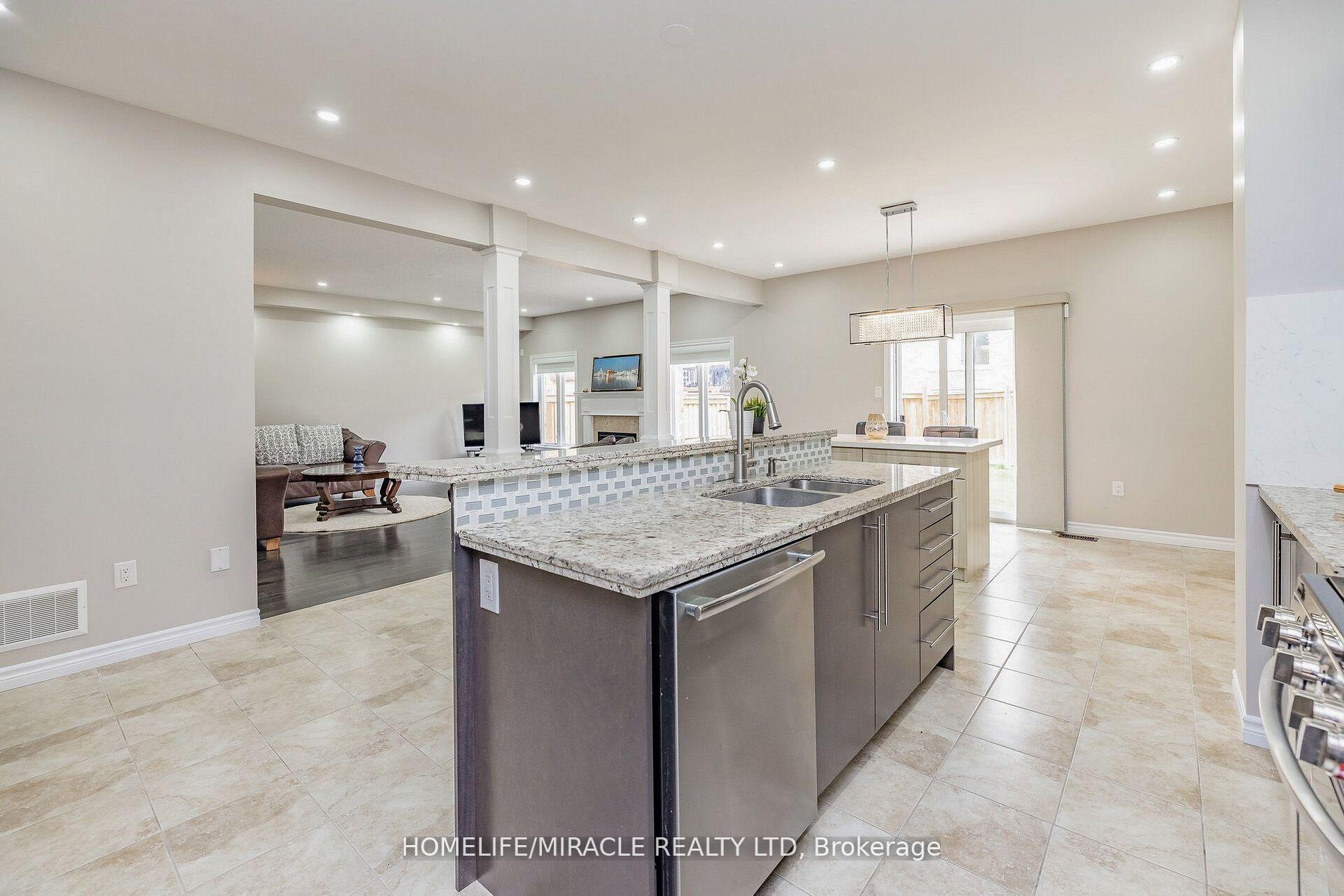 Photo 8 of 11 Monkton Circle, Brampton, Credit Valley — HOMEH
