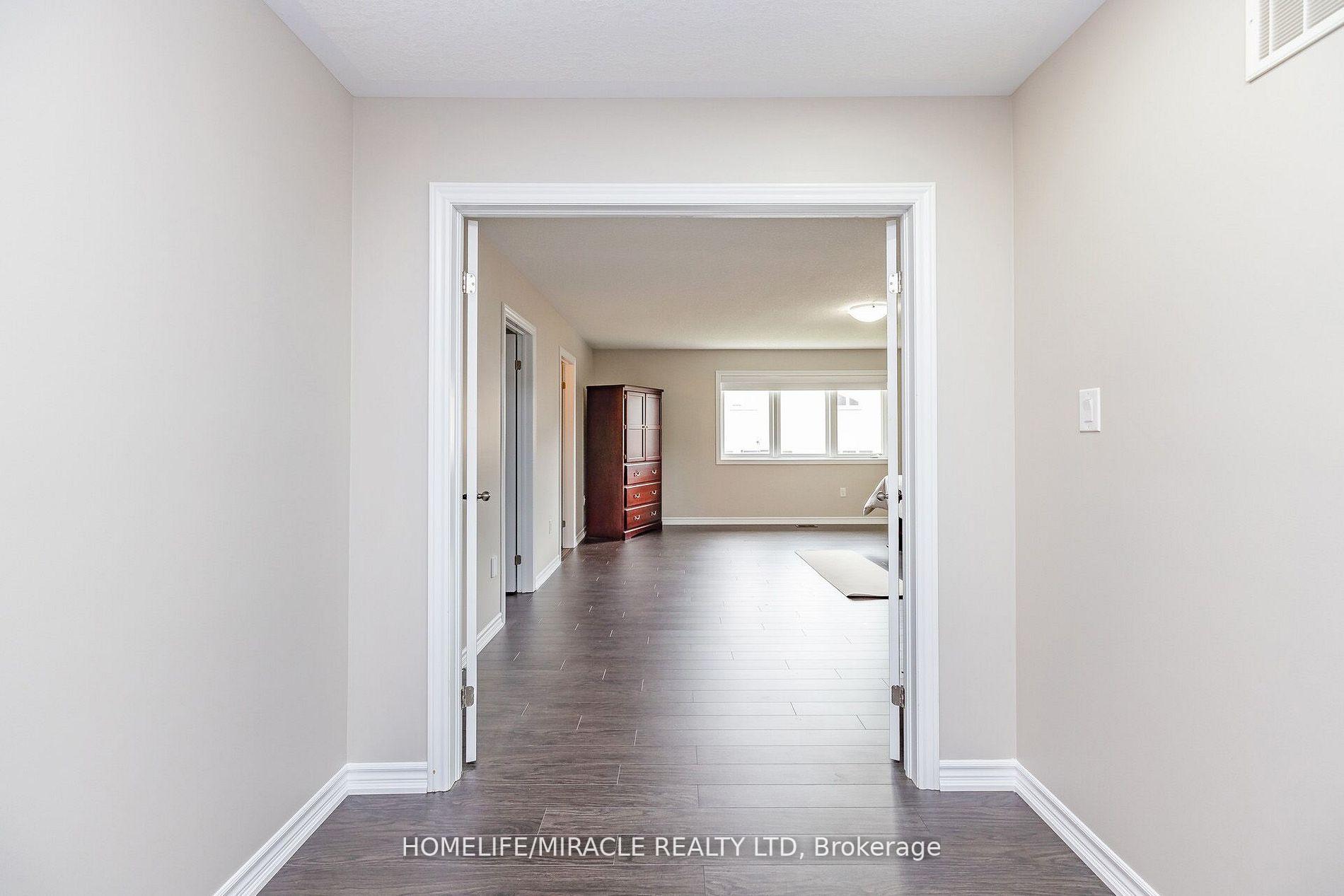 Photo 4 of 11 Monkton Circle, Brampton, Credit Valley — HOMEH