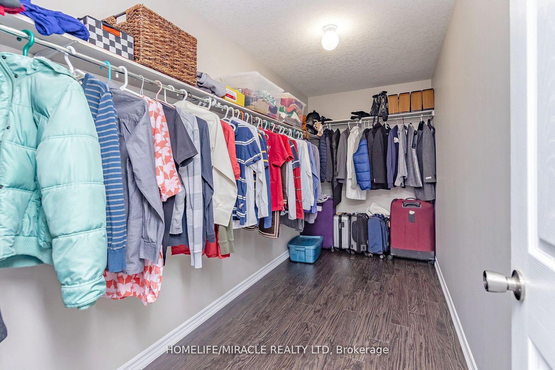 Photo 17 of 11 Monkton Circle, Brampton, Credit Valley — HOMEH