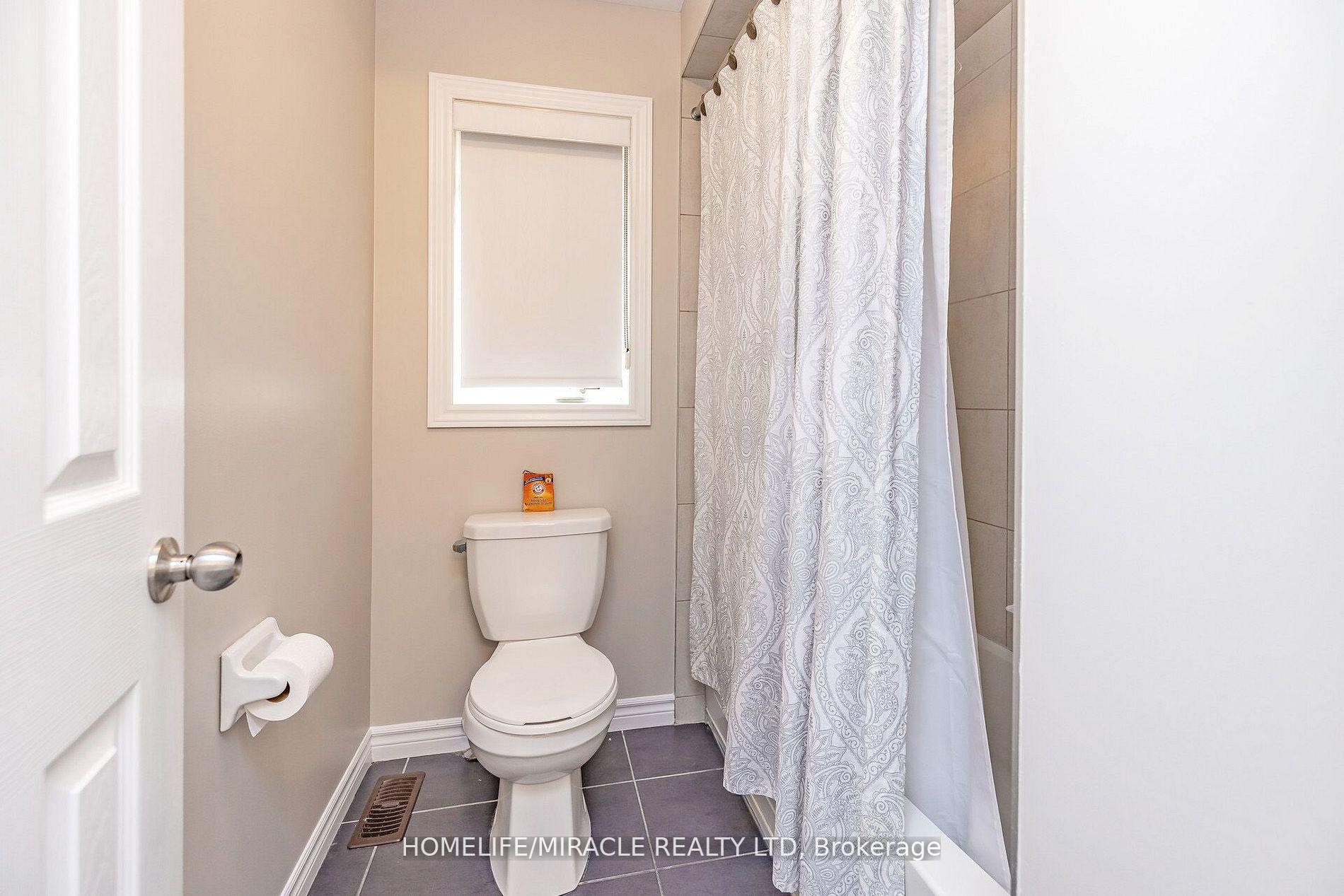 Photo 15 of 11 Monkton Circle, Brampton, Credit Valley — HOMEH
