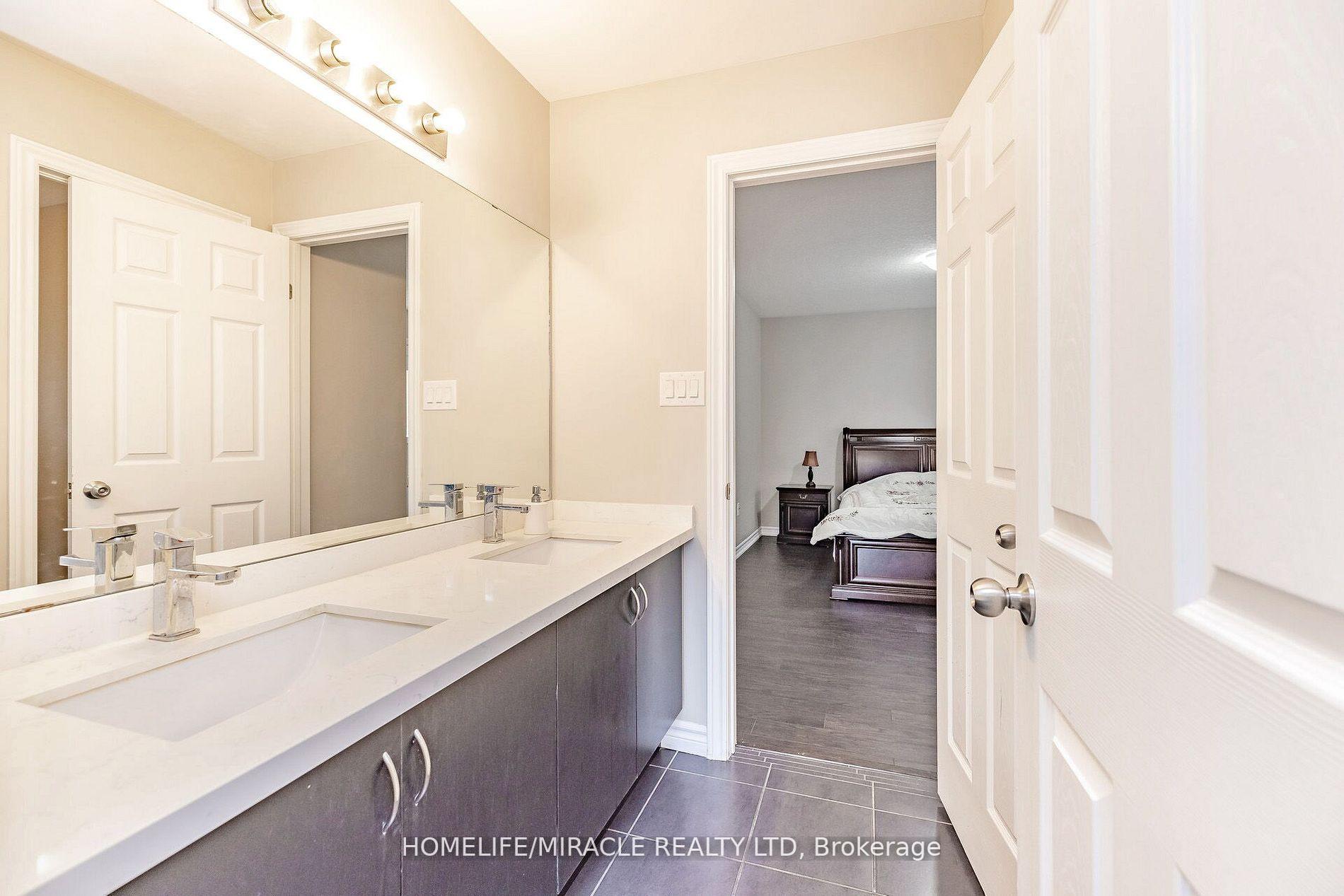 Photo 19 of 11 Monkton Circle, Brampton, Credit Valley — HOMEH