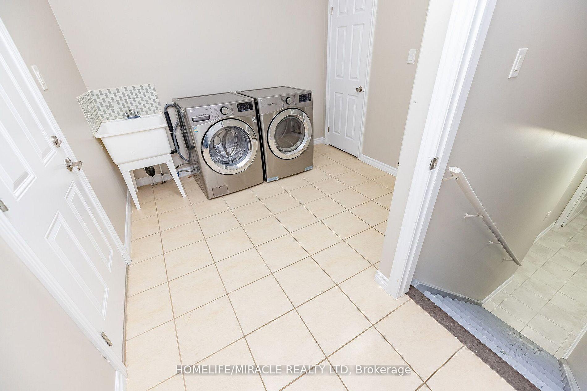 Photo 9 of 11 Monkton Circle, Brampton, Credit Valley — HOMEH