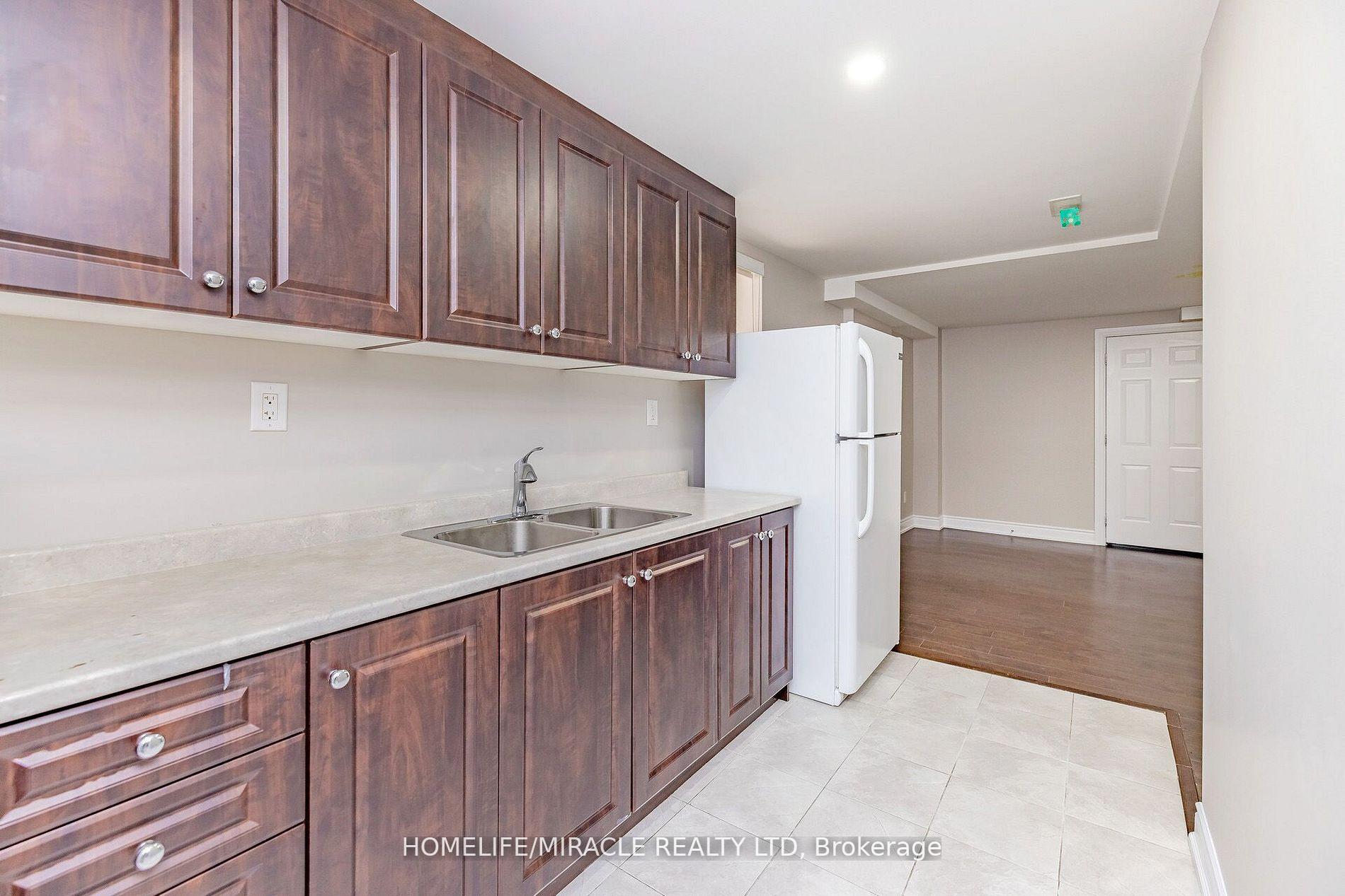 Photo 35 of 11 Monkton Circle, Brampton, Credit Valley — HOMEH