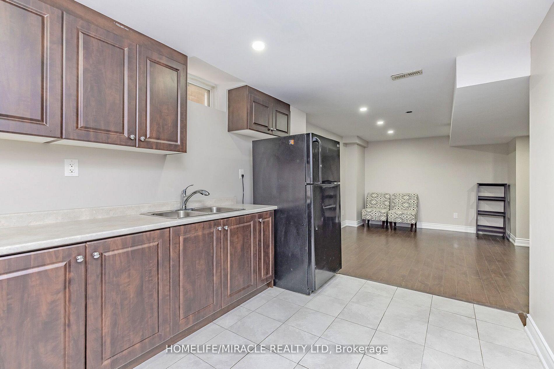 Photo 39 of 11 Monkton Circle, Brampton, Credit Valley — HOMEH
