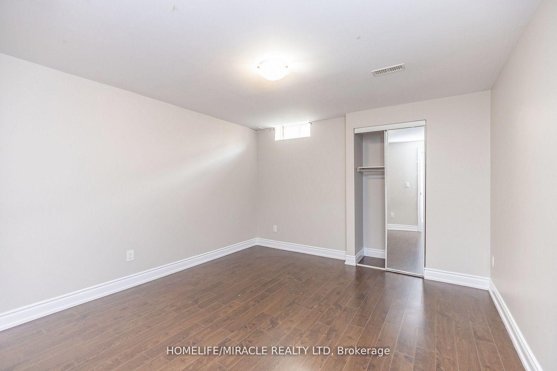 Photo 23 of 11 Monkton Circle, Brampton, Credit Valley — HOMEH
