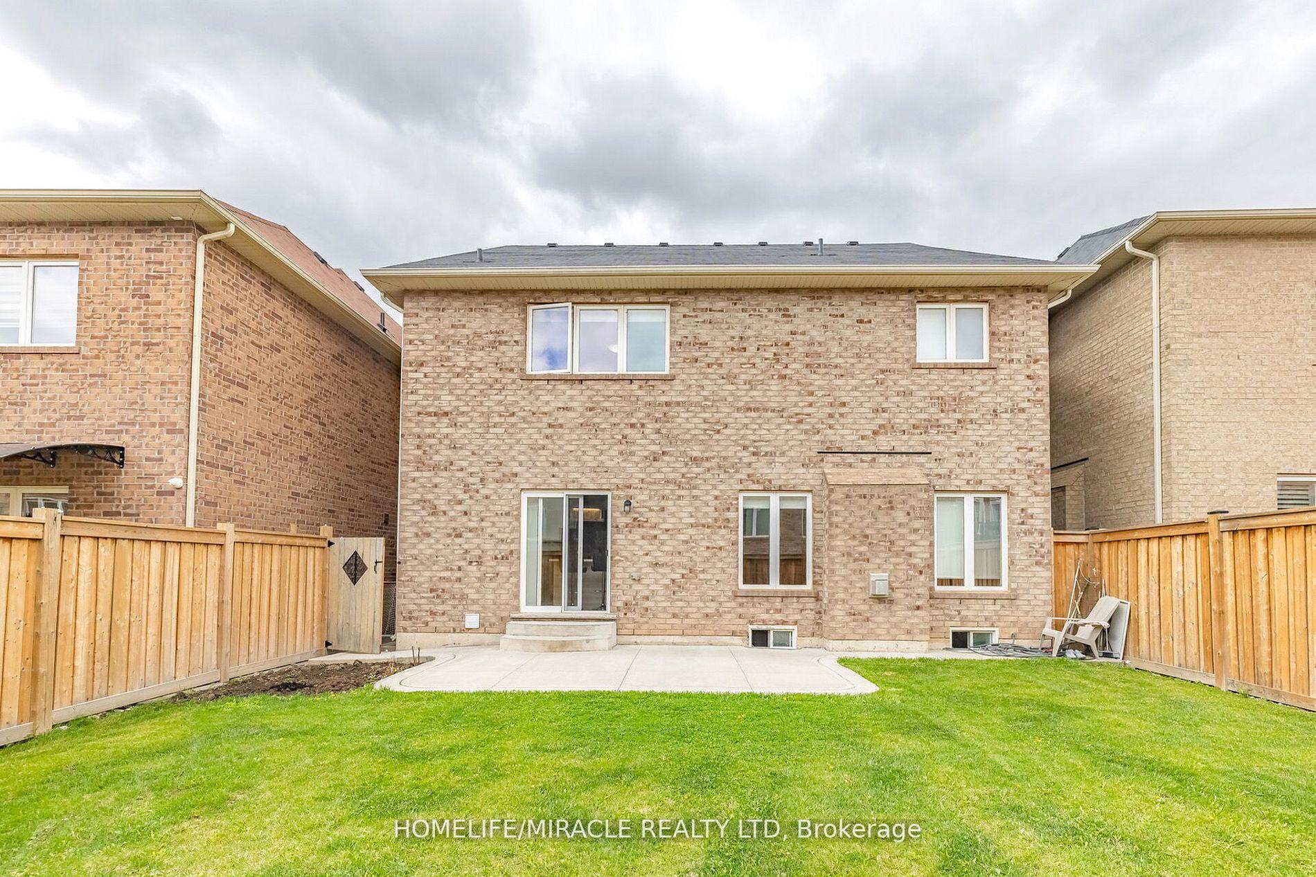 Photo 36 of 11 Monkton Circle, Brampton, Credit Valley — HOMEH