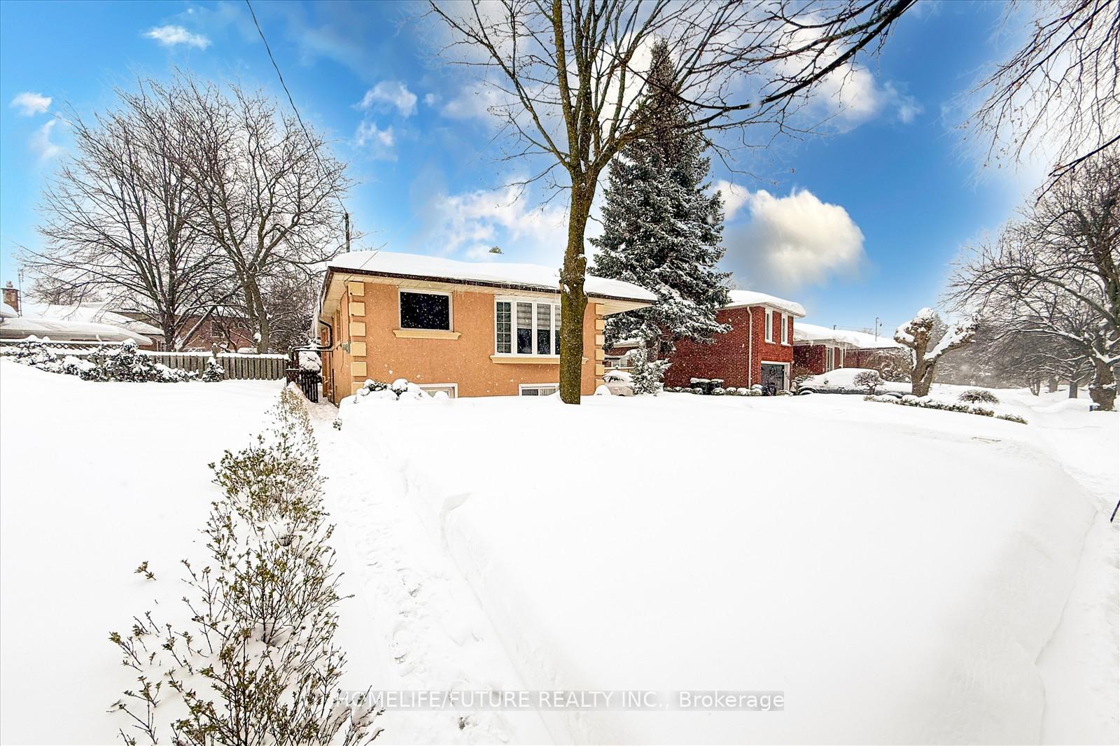 Photo 2 of 53 Applefield Drive, Scarborough, Bendale — HOMEH