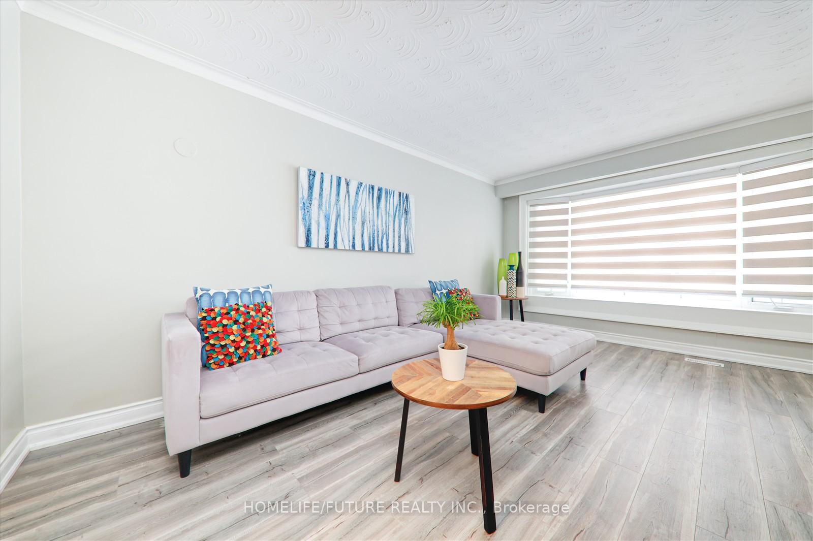 Photo 8 of 53 Applefield Drive, Scarborough, Bendale — HOMEH