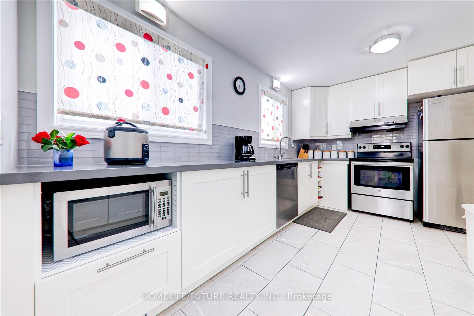 Photo 7 of 53 Applefield Drive, Scarborough, Bendale — HOMEH