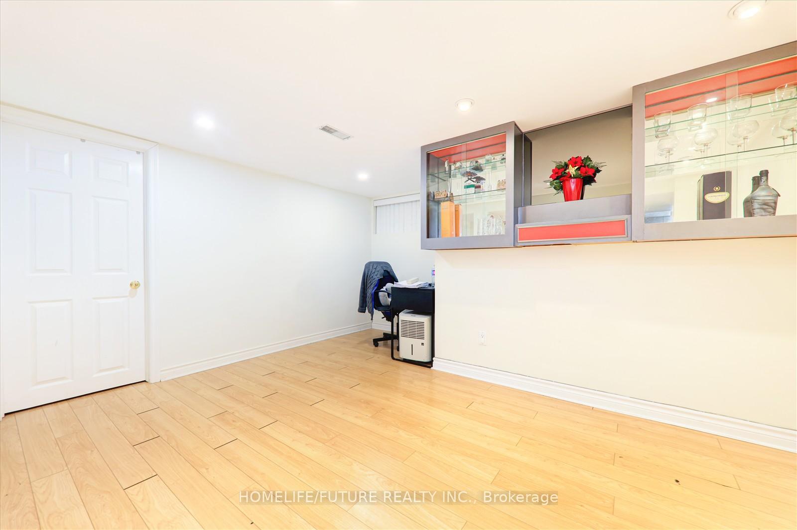 Photo 17 of 53 Applefield Drive, Scarborough, Bendale — HOMEH