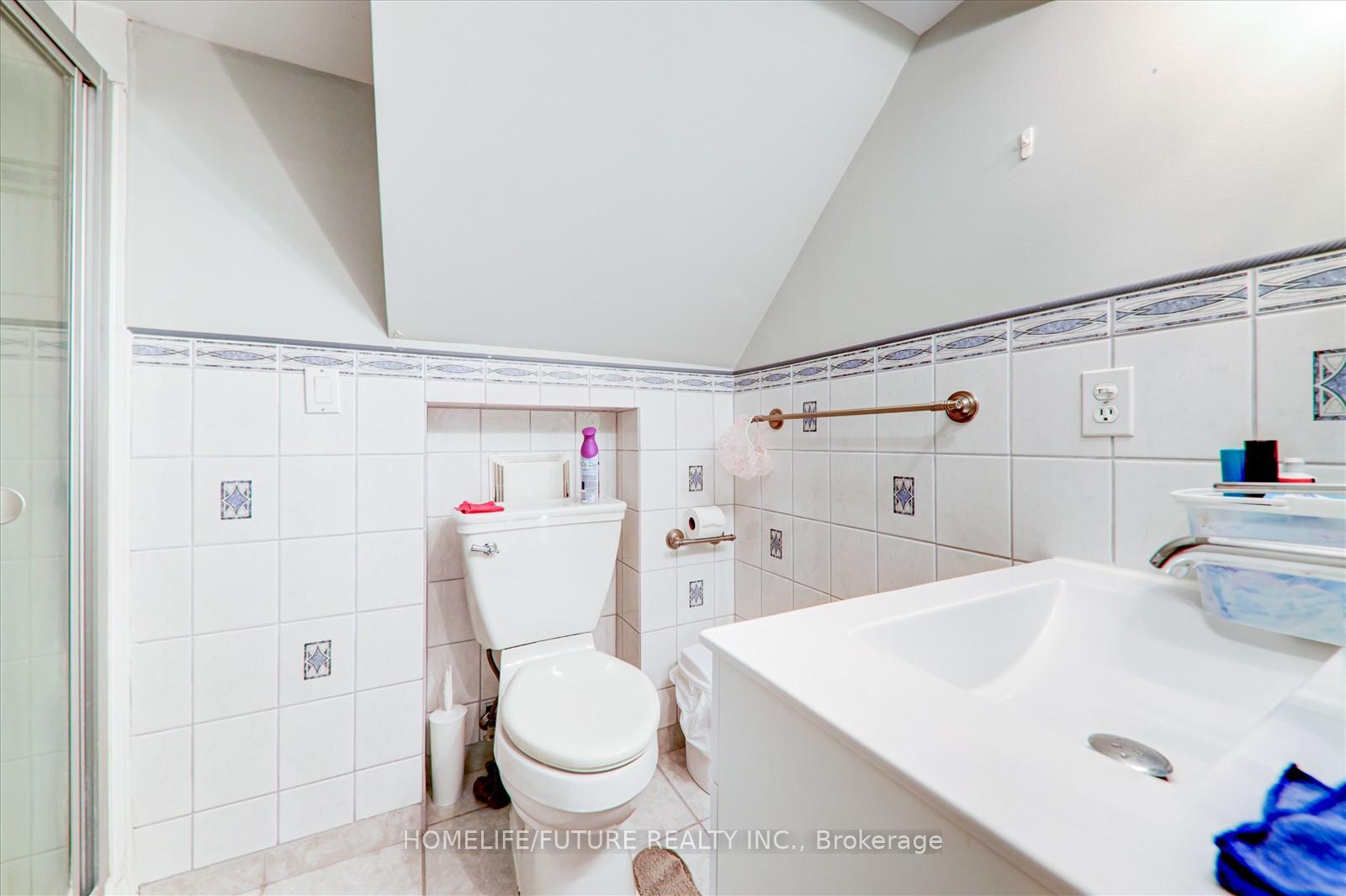Photo 24 of 53 Applefield Drive, Scarborough, Bendale — HOMEH