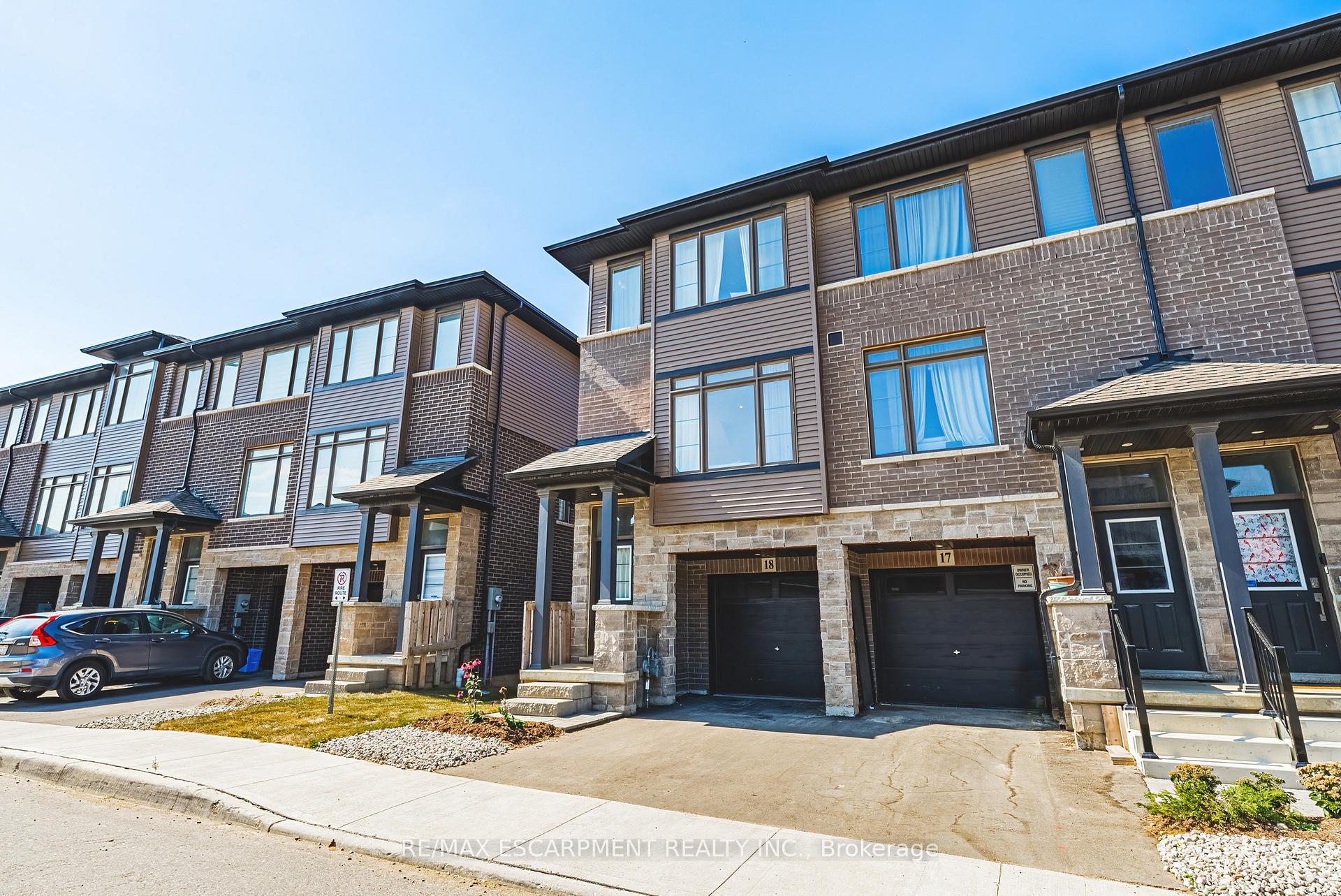 Photo 4 of Unit 18, 120 Court Drive, Brant, Paris — HOMEH