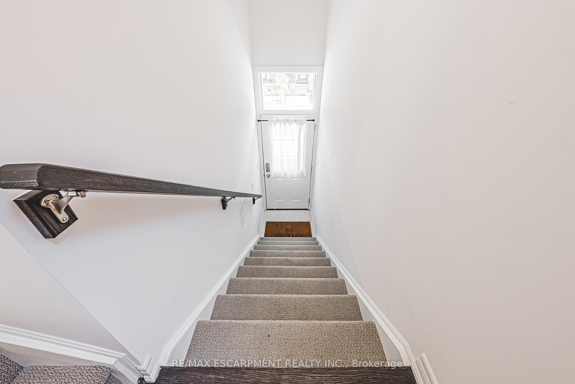 Photo 2 of Unit 18, 120 Court Drive, Brant, Paris — HOMEH