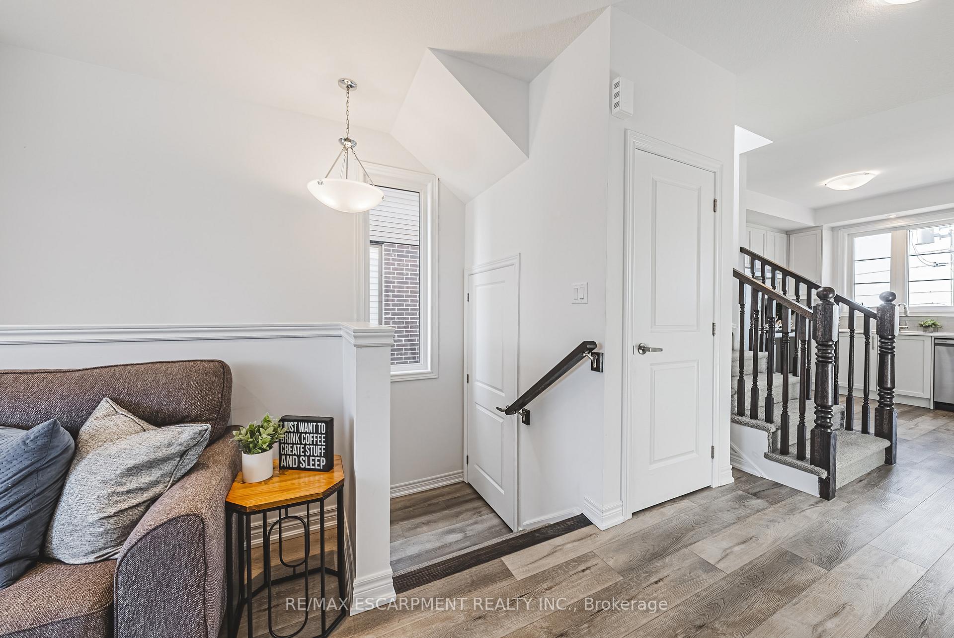 Photo 3 of Unit 18, 120 Court Drive, Brant, Paris — HOMEH