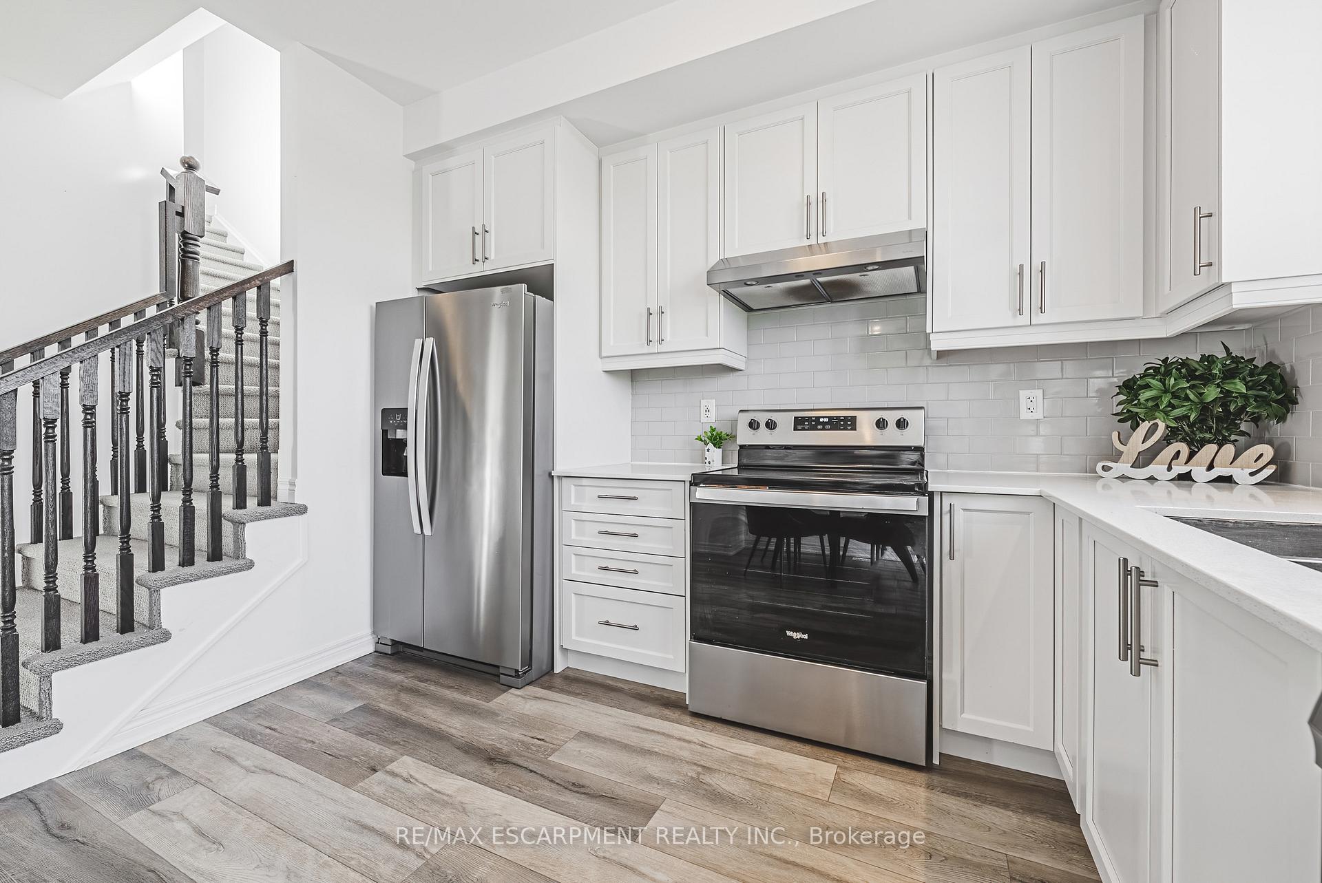 Photo 6 of Unit 18, 120 Court Drive, Brant, Paris — HOMEH