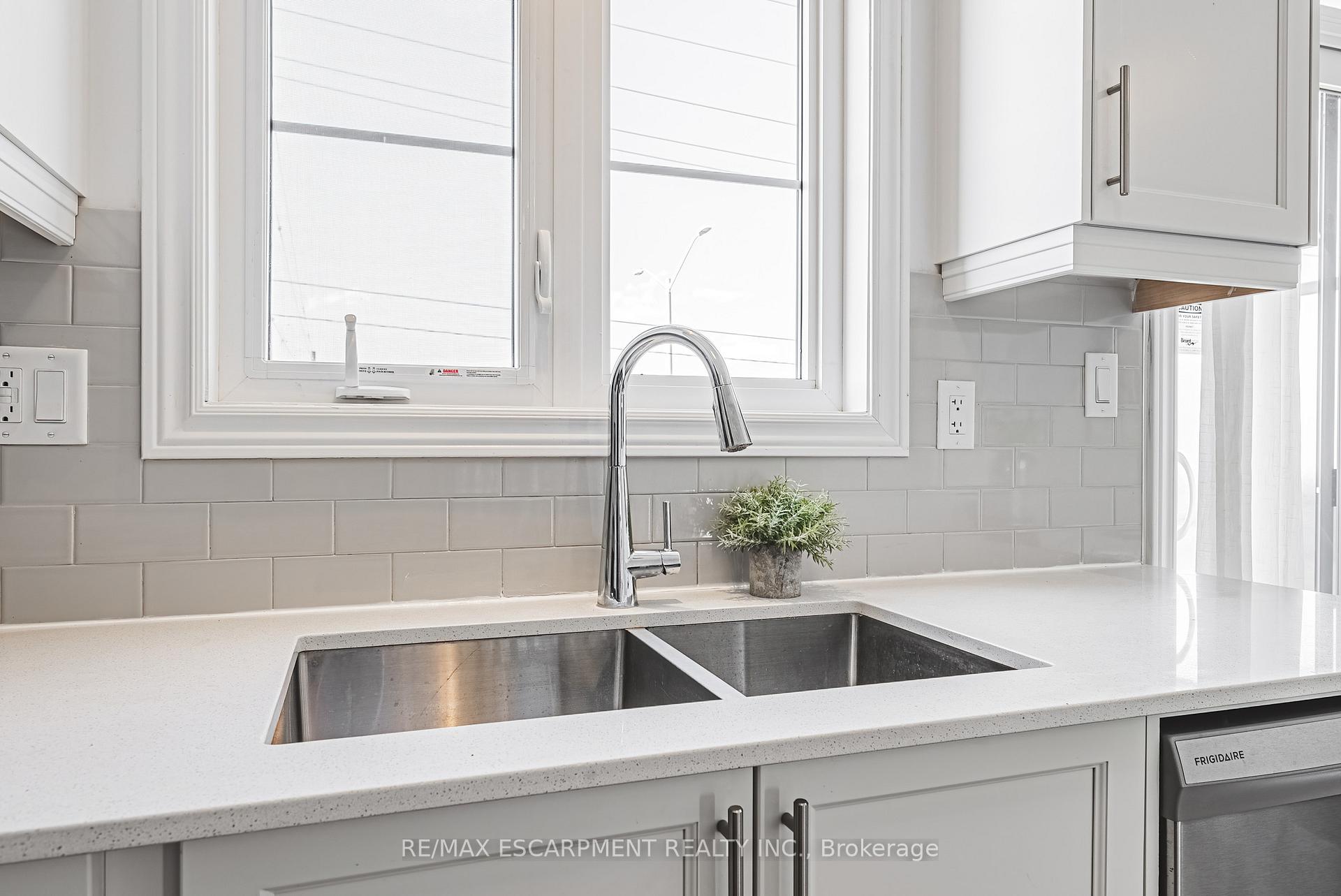 Photo 8 of Unit 18, 120 Court Drive, Brant, Paris — HOMEH