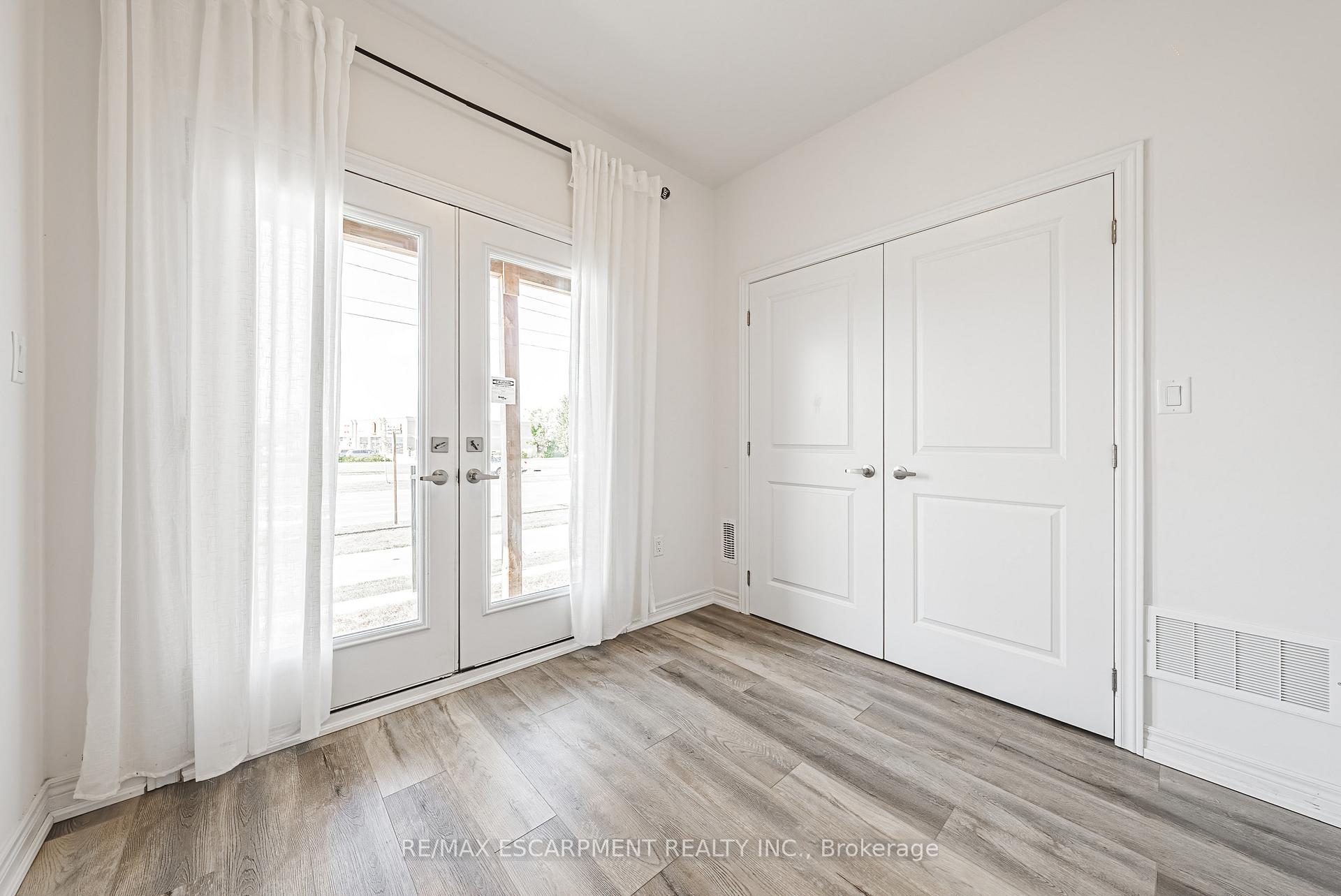 Photo 17 of Unit 18, 120 Court Drive, Brant, Paris — HOMEH
