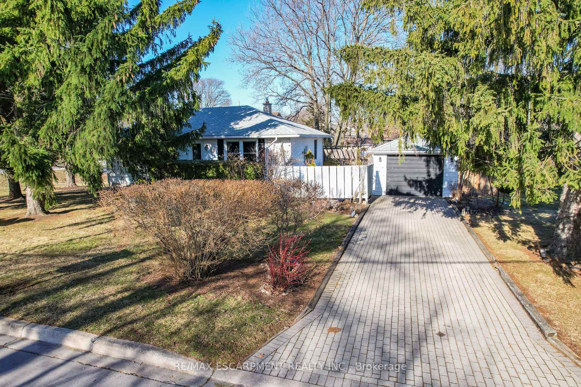 Photo 1 of 359 Book Road, Grimsby, Grimsby Beach — HOMEH