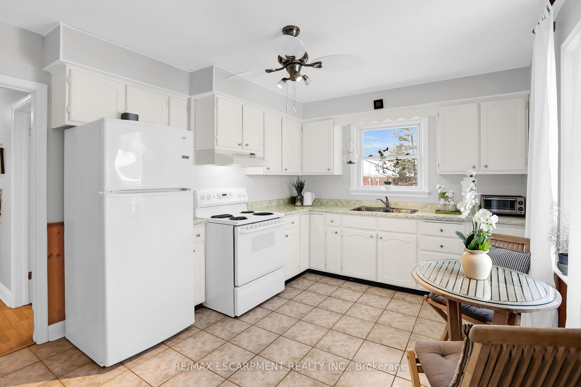 Photo 8 of 359 Book Road, Grimsby, Grimsby Beach — HOMEH
