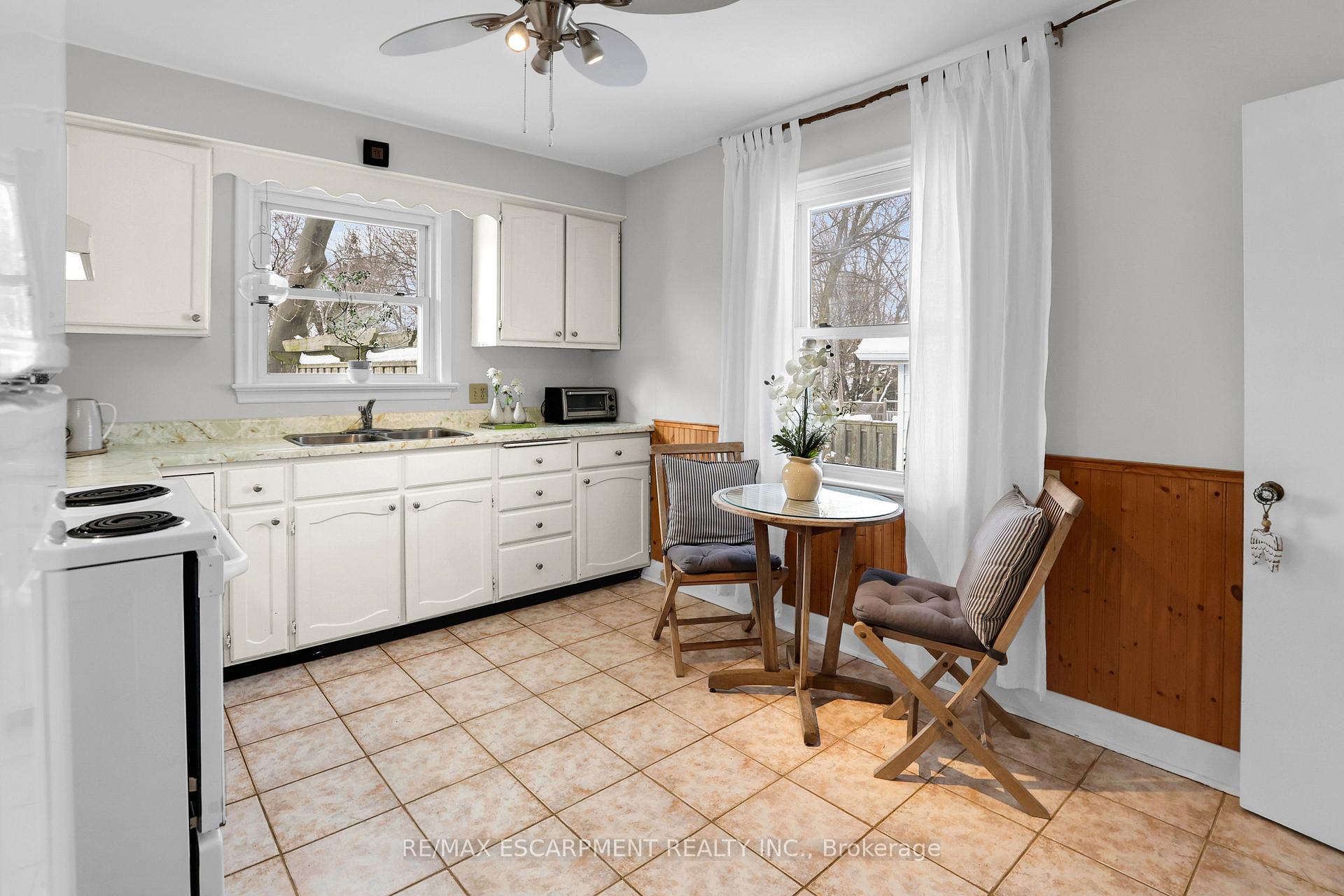 Photo 9 of 359 Book Road, Grimsby, Grimsby Beach — HOMEH