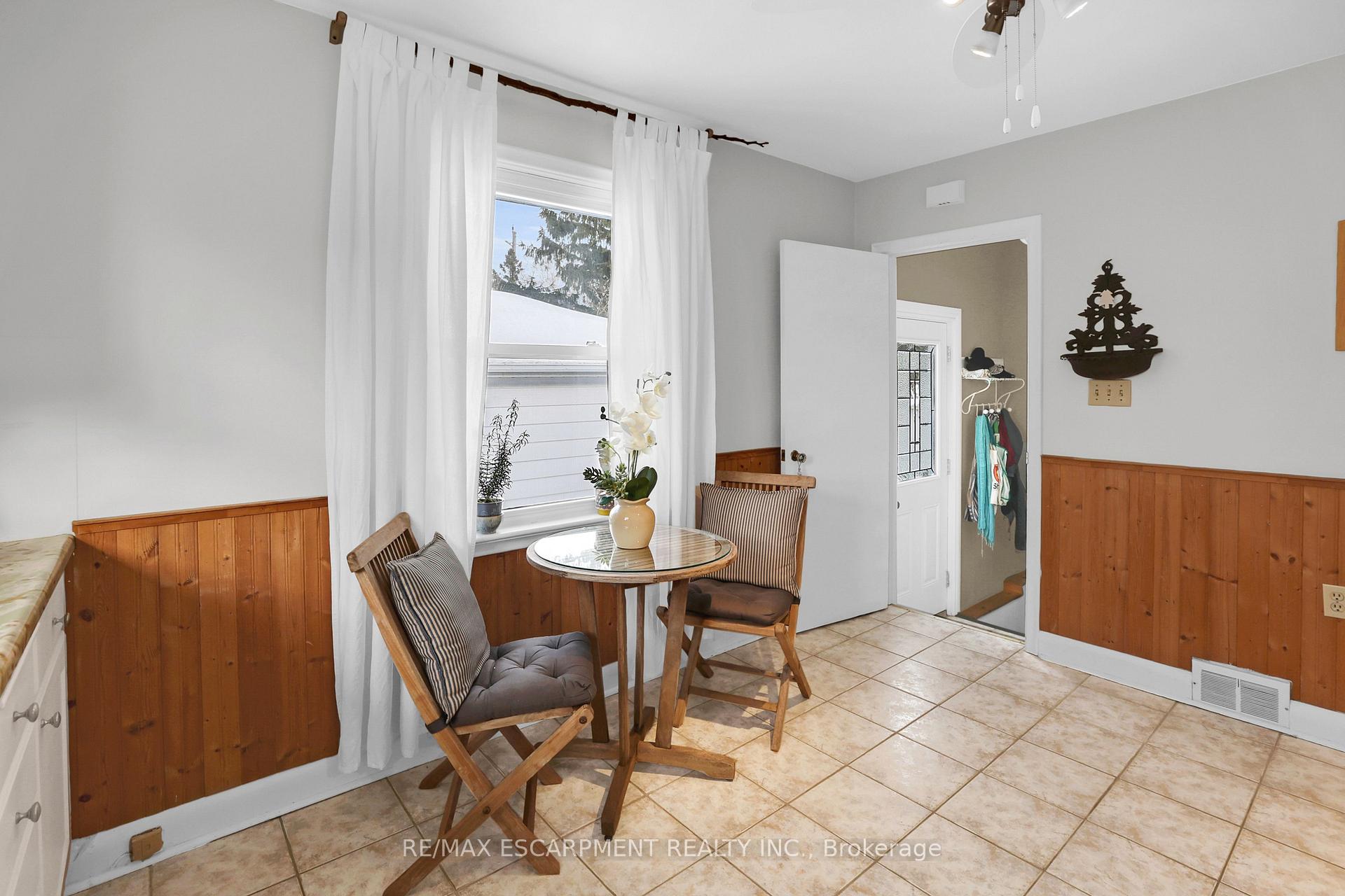 Photo 10 of 359 Book Road, Grimsby, Grimsby Beach — HOMEH