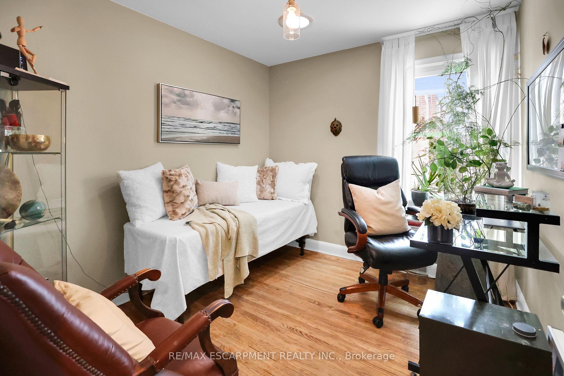 Photo 16 of 359 Book Road, Grimsby, Grimsby Beach — HOMEH