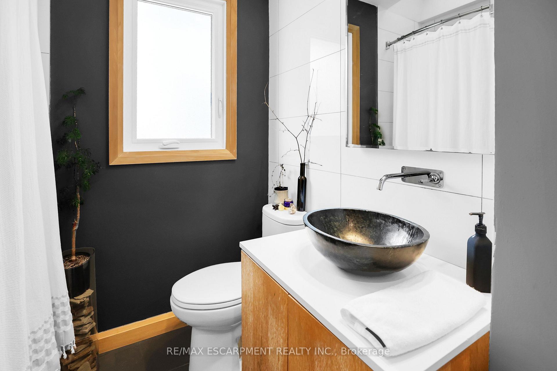 Photo 19 of 359 Book Road, Grimsby, Grimsby Beach — HOMEH